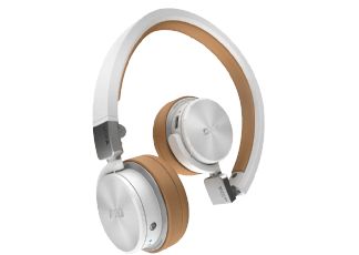 AKG(アーカーゲー)  Y45 オンイヤーヘッドホン 白/ベージュ 1個